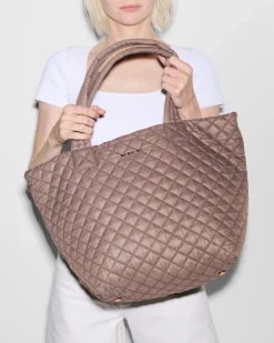 The Metro Tote® Deluxe - Medium|MZ Wallace Hot